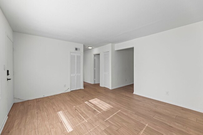 Building Photo - New Renovated Two Bed One Bath Home!!!