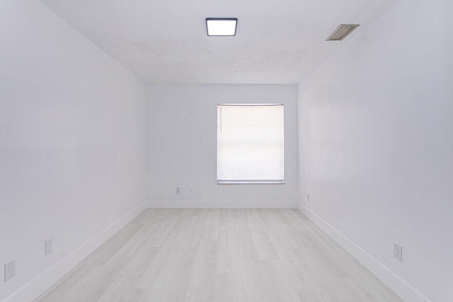 Building Photo - 202 Sparrow Dr