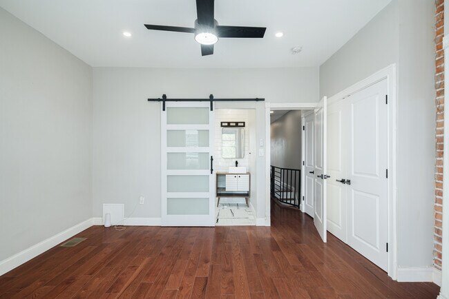 Building Photo - 714 S 55th St