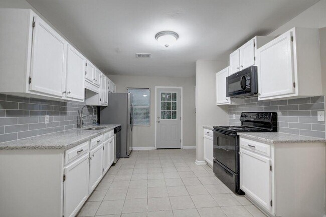 Building Photo - 925 Westland Dr SW