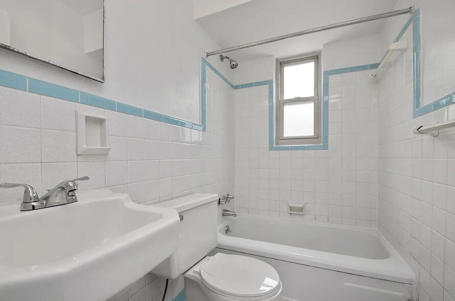 Building Photo - 337 E 41st St