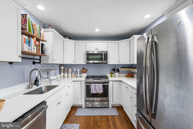 Building Photo - 3904 Lantern Dr