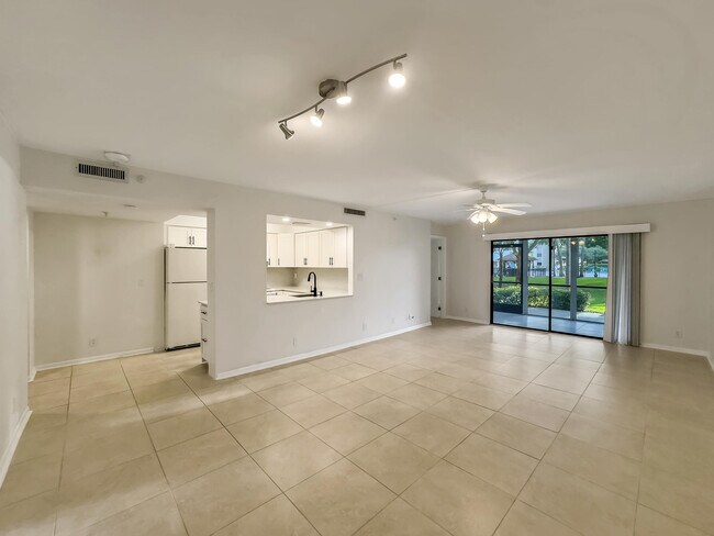 Primary Photo - 2112 S Cypress Bend Dr