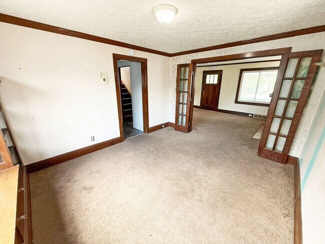 Building Photo - 3 BED 1 BATH BEAUTIFUL SINGLE FAMILY HOME ...
