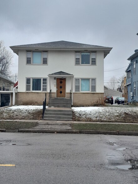 Building Photo - 1644 7th St E