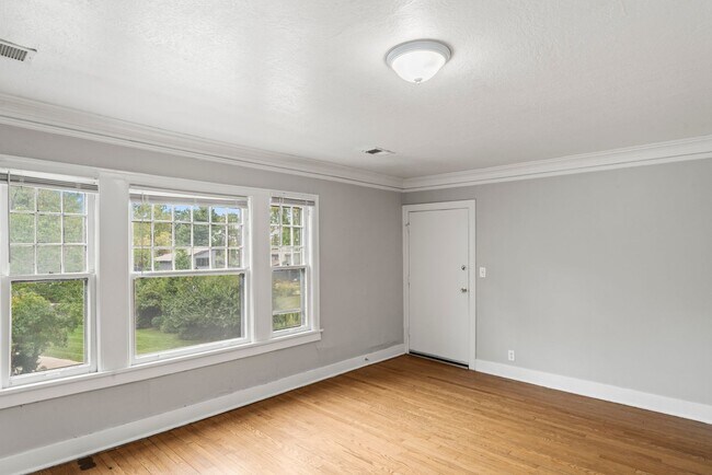 Building Photo - 5341 Holmes St