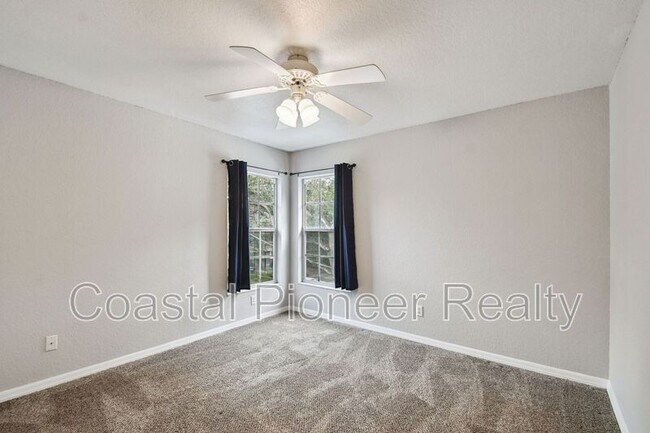 Building Photo - 6105 S Elkins Ave