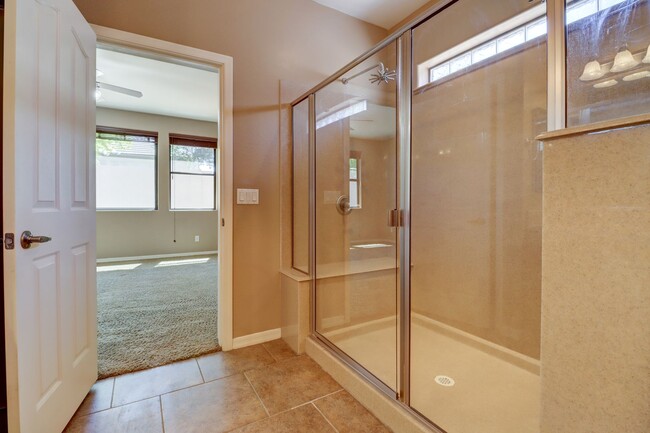 Building Photo - Beautiful 4 bedroom 2 bathroom home in Pre...