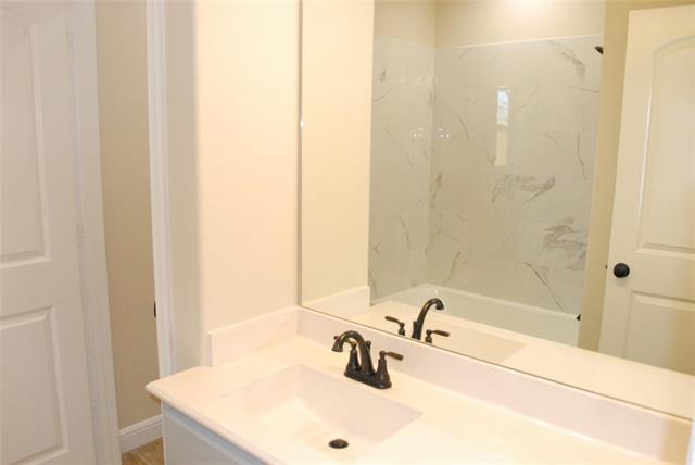 Building Photo - 521 W Sears St