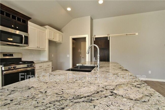 Building Photo - 4005 Brougham Way