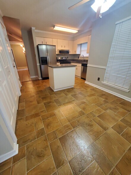 Building Photo - 3877 Villa Ln