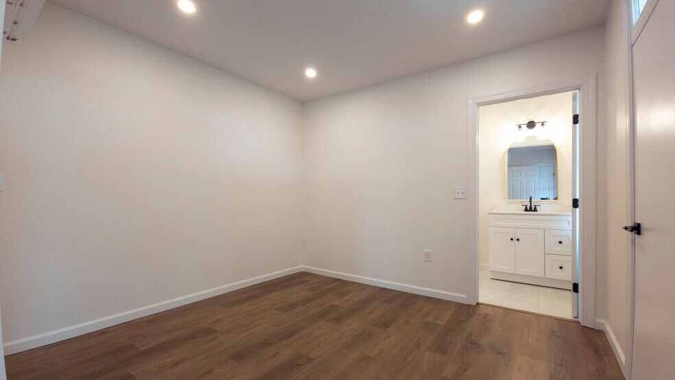 Building Photo - 124 N Reservoir St