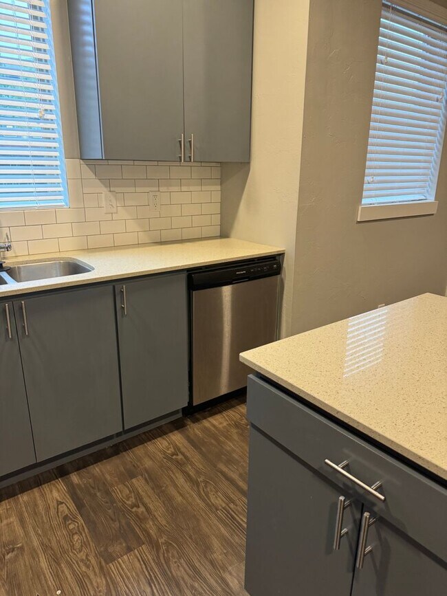 Building Photo - 1/2 off first month! 3 bedroom, 2.5 bathroom, 1 car garage