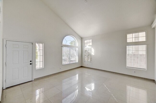 Building Photo - Tri-Level Home with Pool & Spa in Henderson, 89074