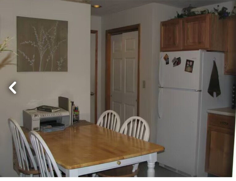 Dinning area with double pantry - 26 Rochester St