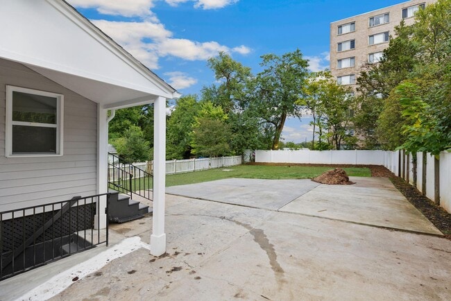 Building Photo - 6011 44th Ave