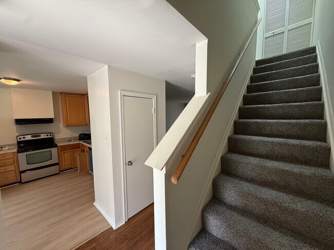 Building Photo - 3 Bedrooms - 4 Bathrooms, 21208