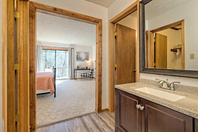 Building Photo - 1021 Saddle Back Cir