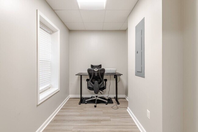 Building Photo - 301 Rollason Dr