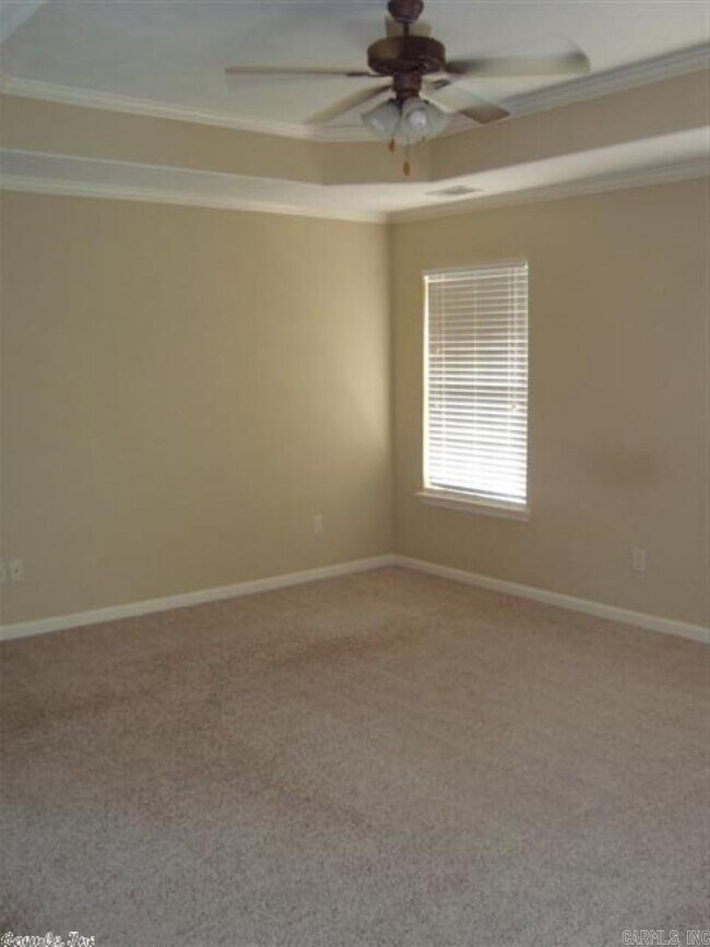 Building Photo - 25 Willow Lake Dr