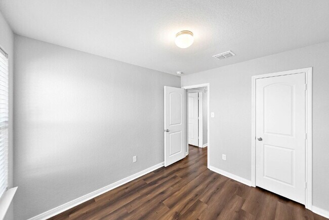 Building Photo - Modern Comfort Meets Everyday Living in This Beautifully Updated Two Story Home for Rent