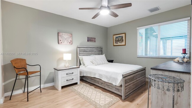 Building Photo - 5596 SW 28th Terrace