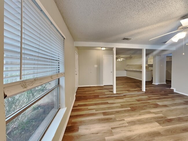 Building Photo - DARLING DUPLEX READY NOW!