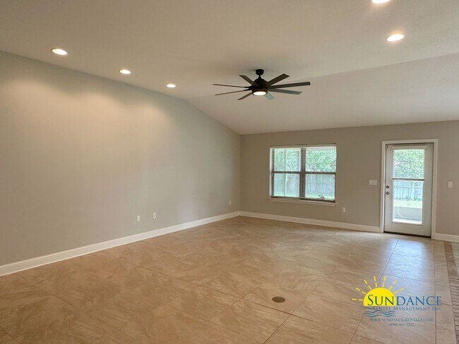 Building Photo - Beautiful 4-Bedroom Brick Home in Misty Meadows, Navarre!