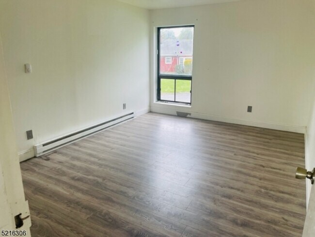 Building Photo - 310 Shore