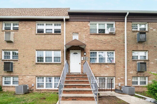 Building Photo - 392 College Dr