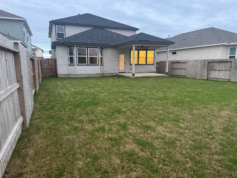 Building Photo - 8242 Sunrise Glen