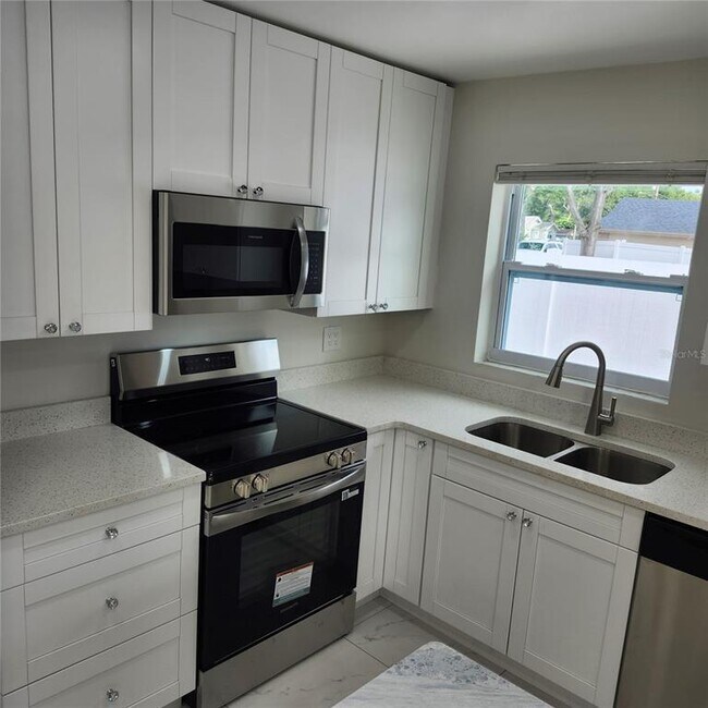 Building Photo - 15406 Avalon Ave