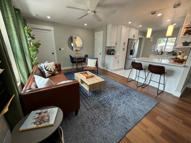 Building Photo - 10821 Larry Dr