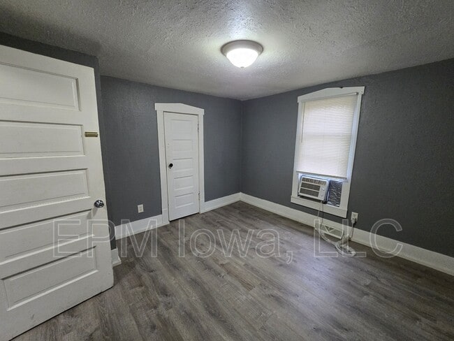 Building Photo - 707 Webster St