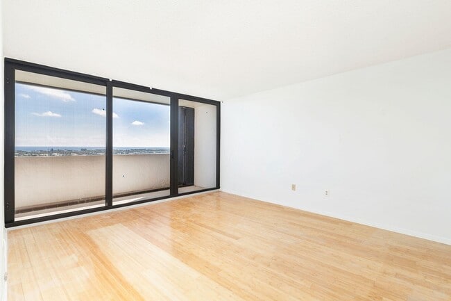 Building Photo - 5200 N Flagler Dr