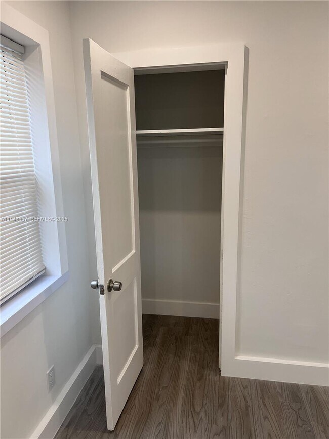 Building Photo - 1432 N Andrews Ave