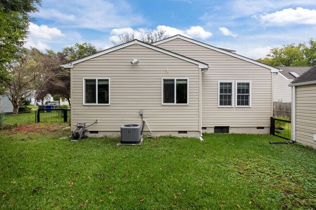 Building Photo - Beautifully Updated 4-Bedroom Home in Norf...