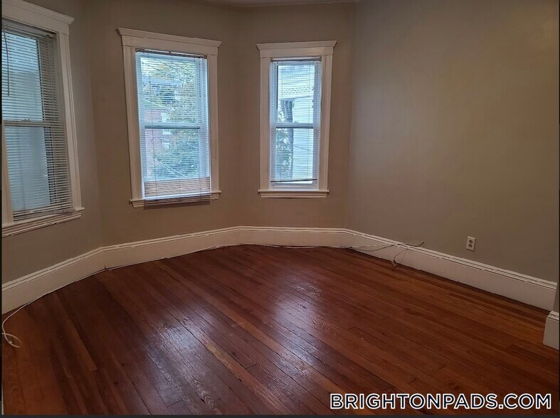 Building Photo - 348 Faneuil St