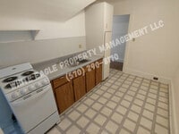 Building Photo - 1618 Roselyn Street