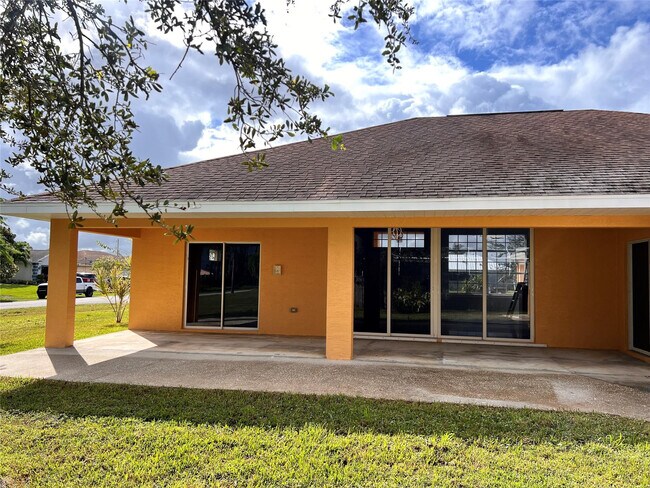 Building Photo - 1301 SW Gahaf Ave