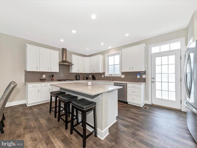 Building Photo - 1807 Fairway Ln