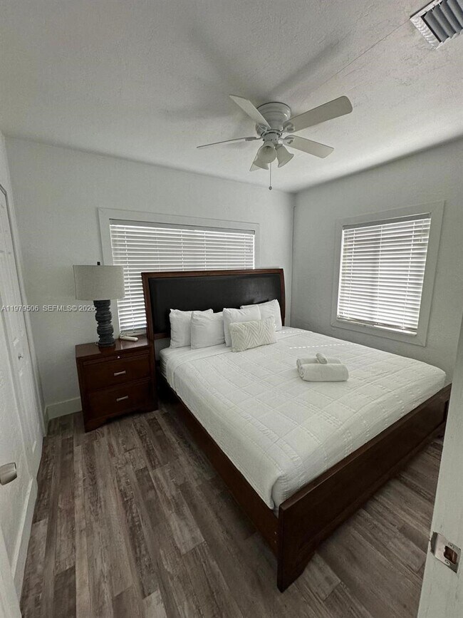 Building Photo - 1376 NW 41st St