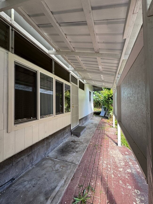 Building Photo - 2379 Kilauea Ave