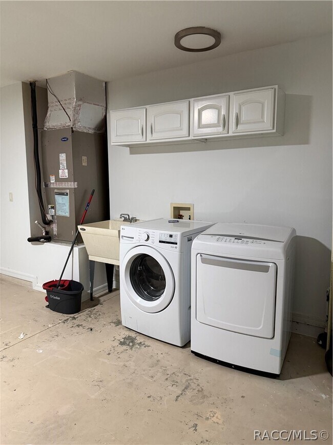 Building Photo - 7899 SW 62 Ct