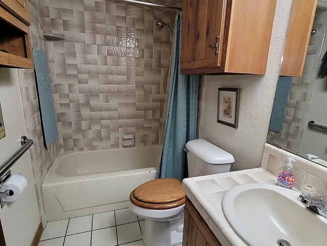 Building Photo - 415641 E 1094 Rd