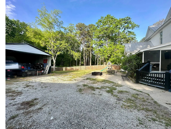 Building Photo - **Charming Small-Town Home Near Clark's Hi...