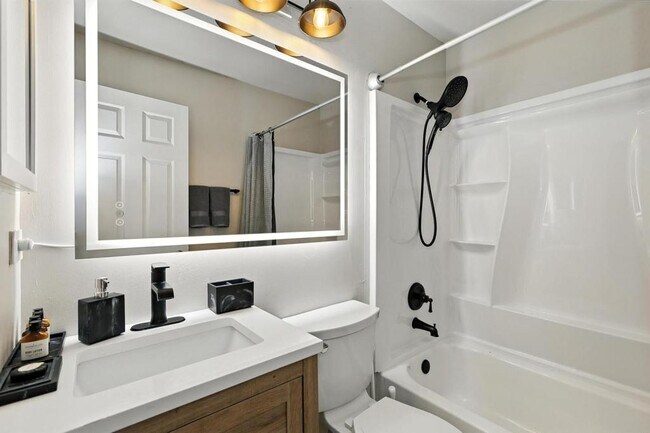 Building Photo - 2621 Wingate Ct