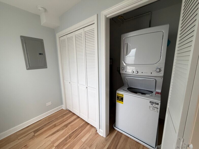 Building Photo - 2113 Seward St