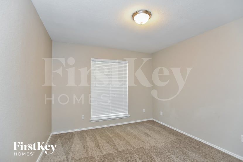 Building Photo - 1519 Cedarcrest Cir