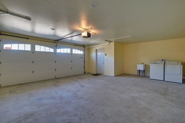 Building Photo - Newer Construction 2 Bedroom 2 Bath Home 2...